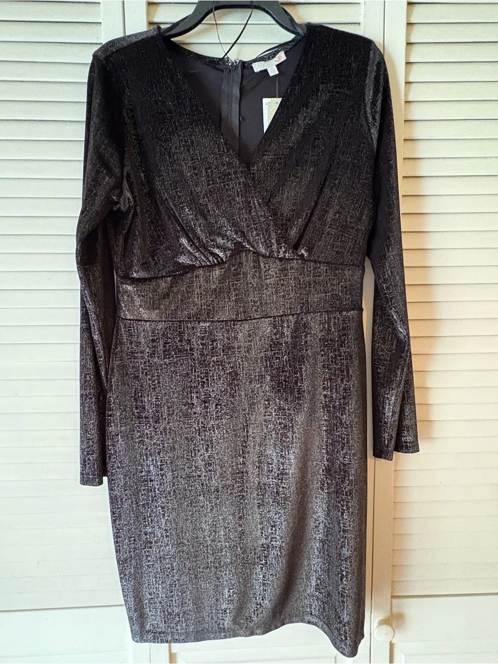 Gianni Bini Shimmery Black Long-Sleeve V-Neck Sheath Dress